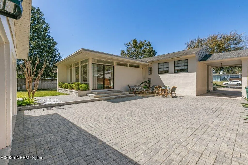 Jacksonville, Florida 32207, United States, 3 Bedrooms Bedrooms, ,4 BathroomsBathrooms,Residential,Pending,85034