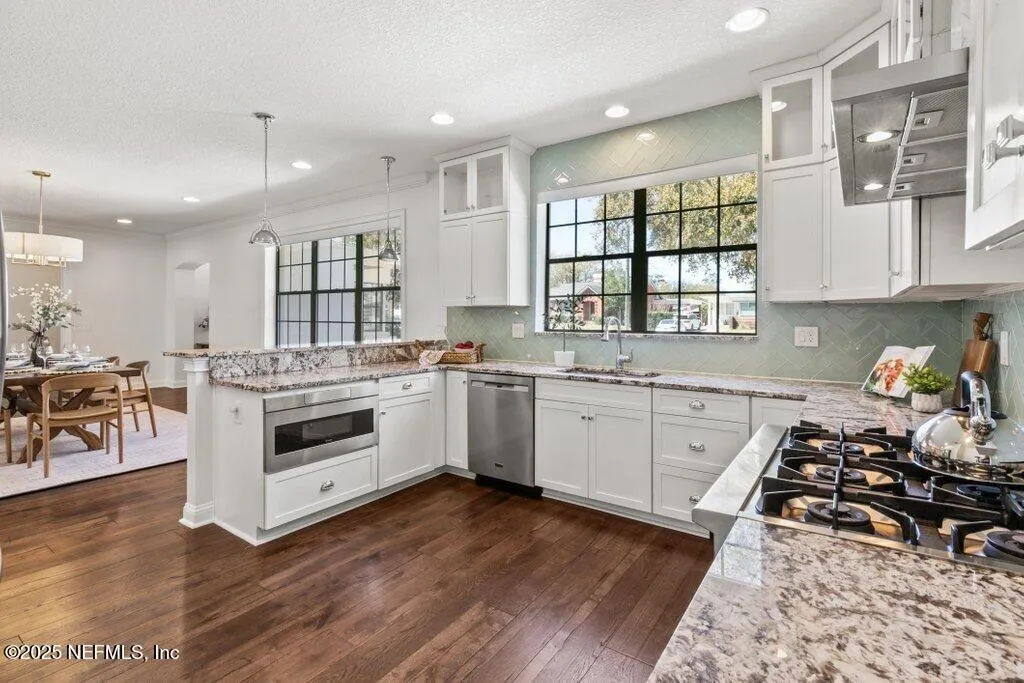 Jacksonville, Florida 32207, United States, 3 Bedrooms Bedrooms, ,4 BathroomsBathrooms,Residential,Pending,85034