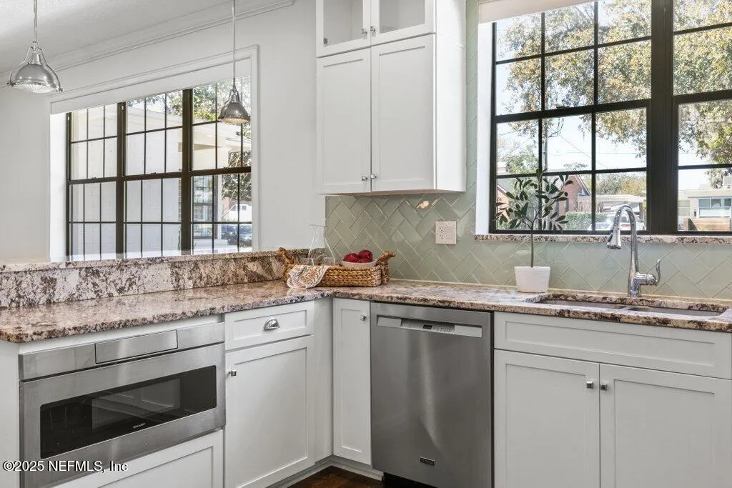 Jacksonville, Florida 32207, United States, 3 Bedrooms Bedrooms, ,4 BathroomsBathrooms,Residential,Pending,85034