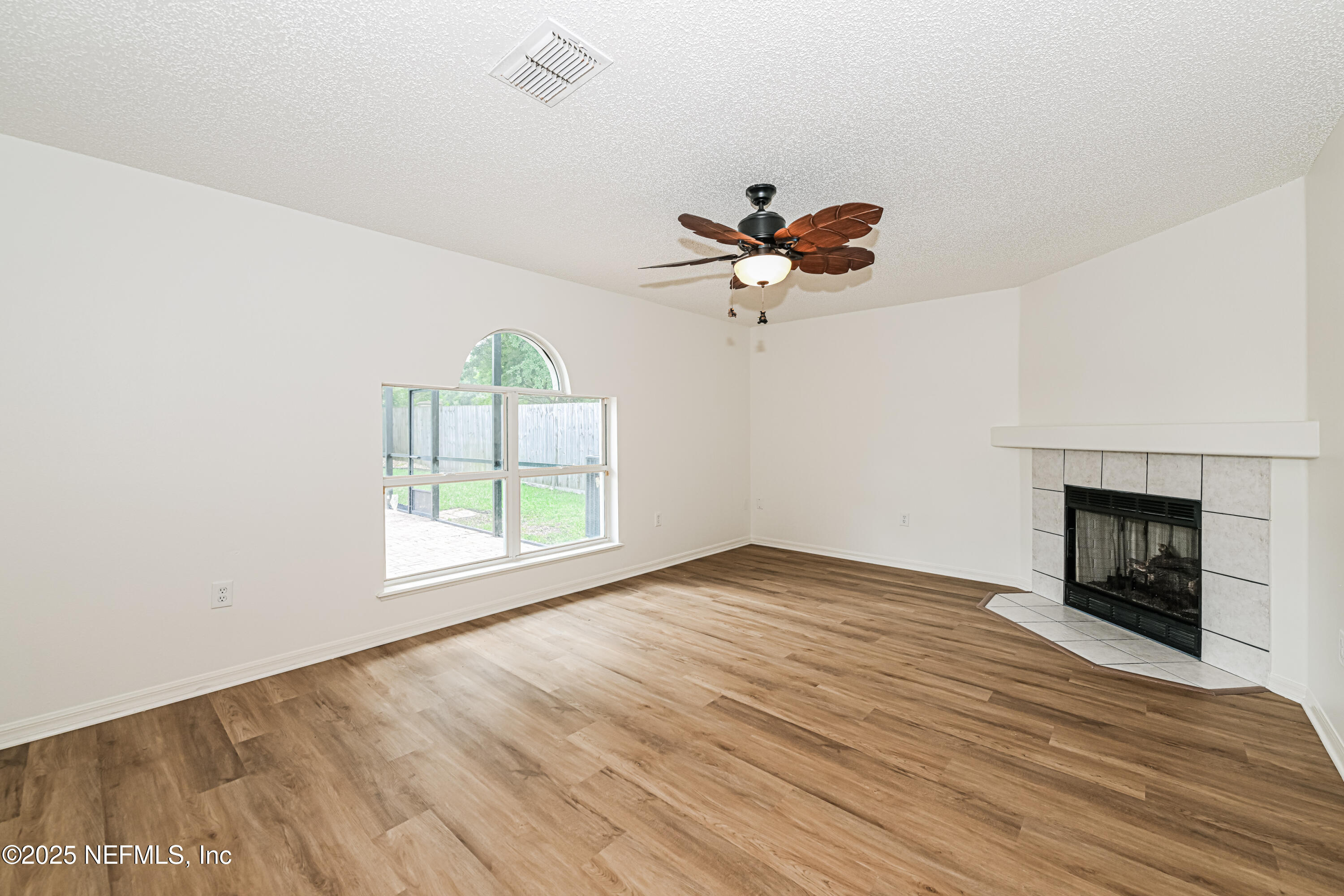 16 REEDING RIDGE Drive W