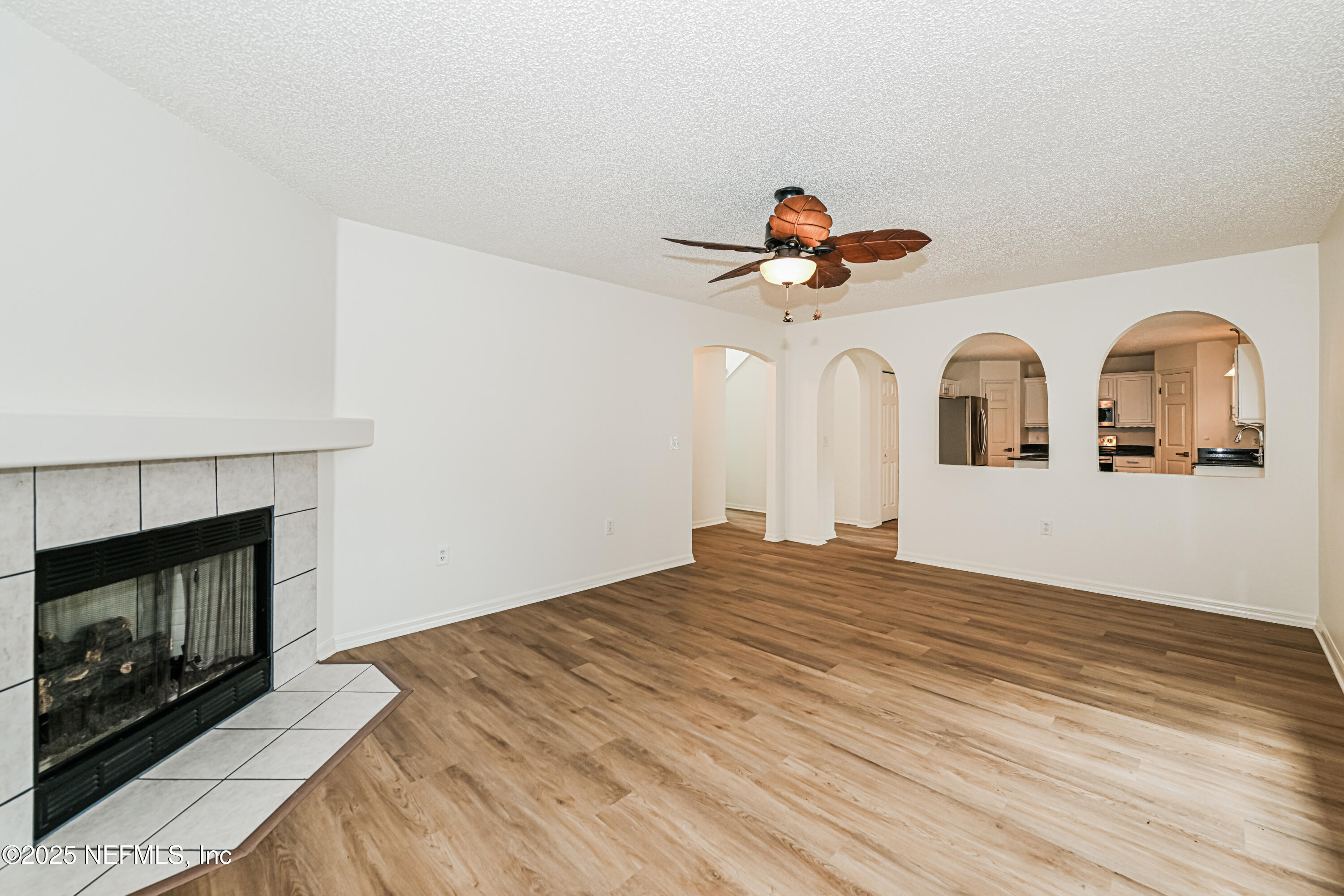 16 REEDING RIDGE Drive W