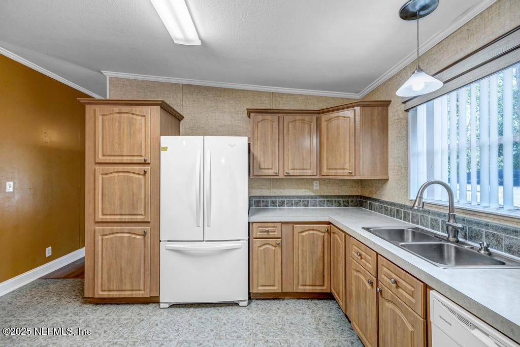 333 SHADY OAK Circle