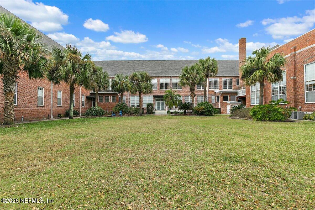 1951 N MARKET Street 9