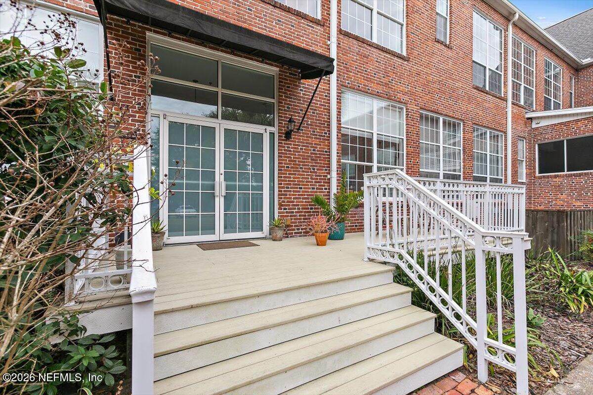 1951 N MARKET Street 9