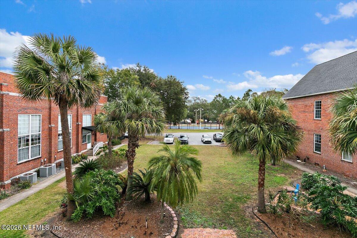 1951 N MARKET Street 9