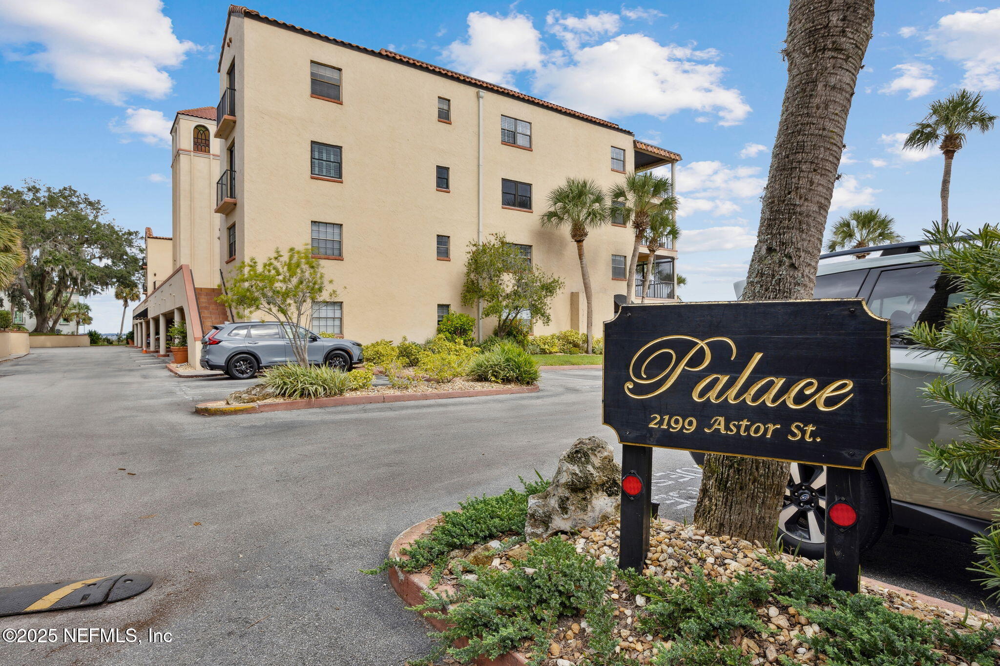 2199 ASTOR Street 302