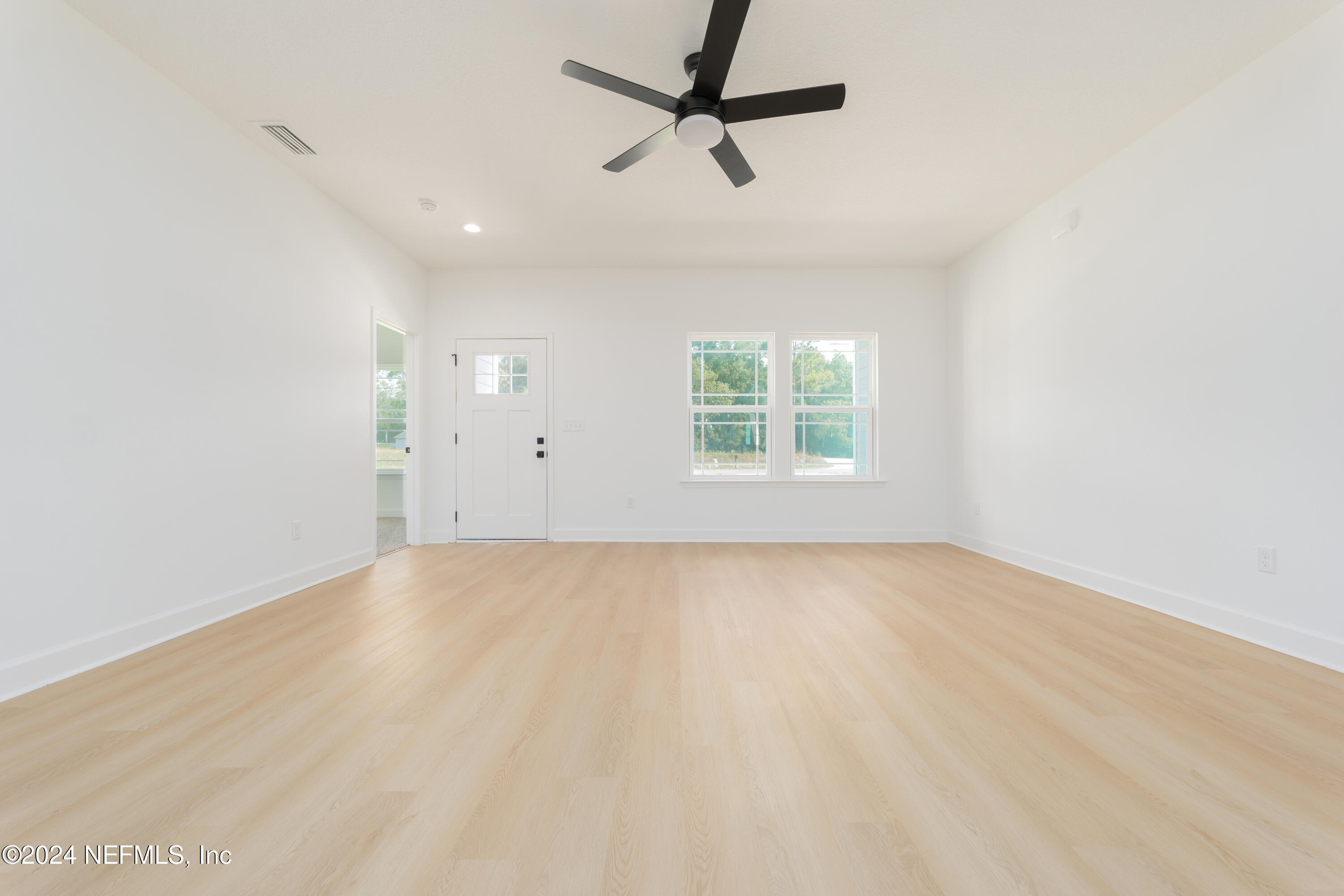 5545 BUZZIE Lane