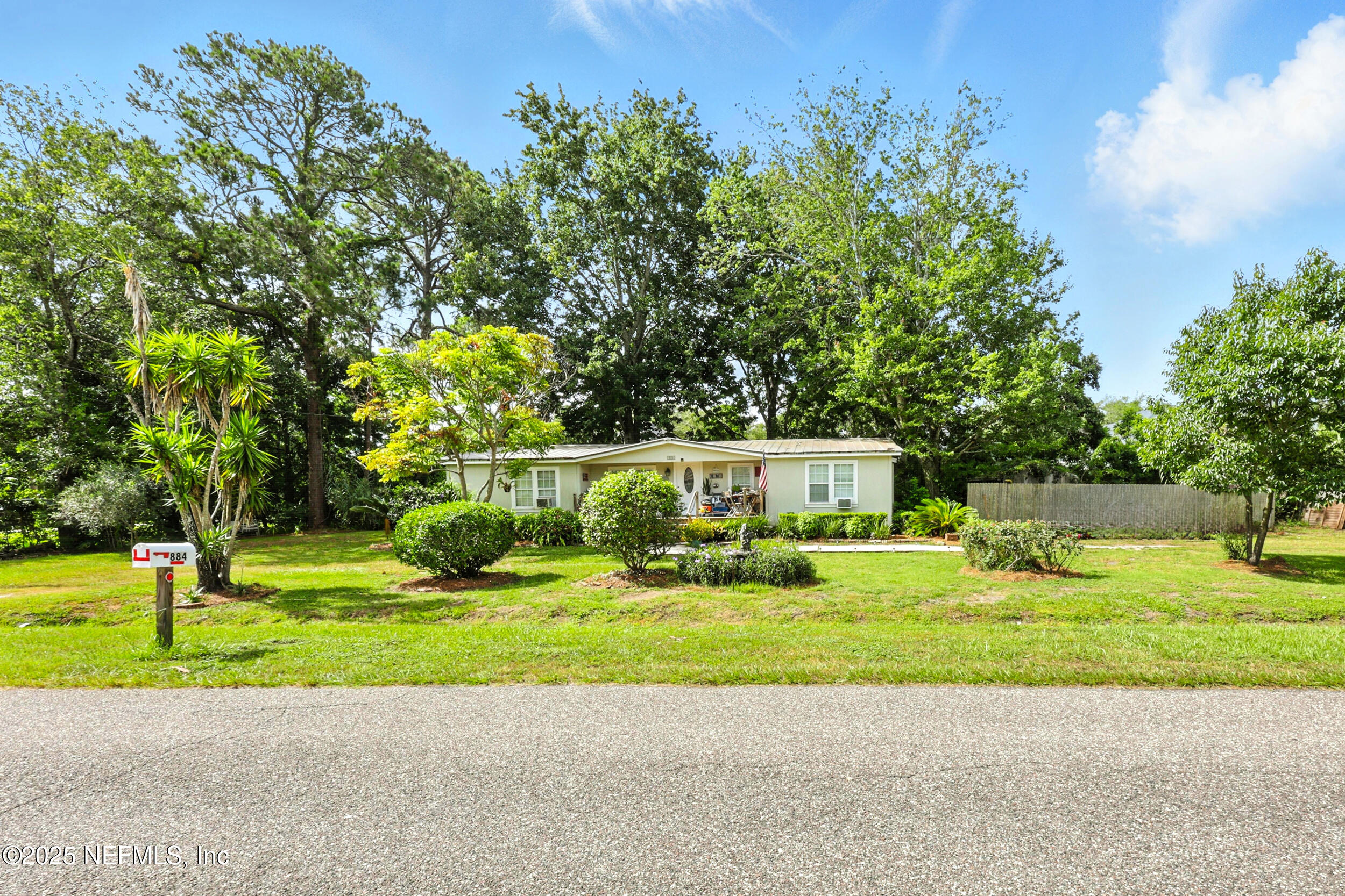 884 ROBIN HOOD Drive