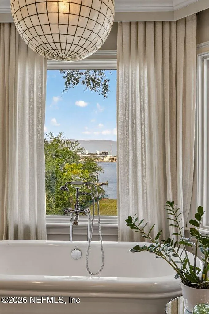 Jacksonville, Florida, 32207, United States, 5 Bedrooms Bedrooms, ,6 BathroomsBathrooms,Residential,Active,2044102