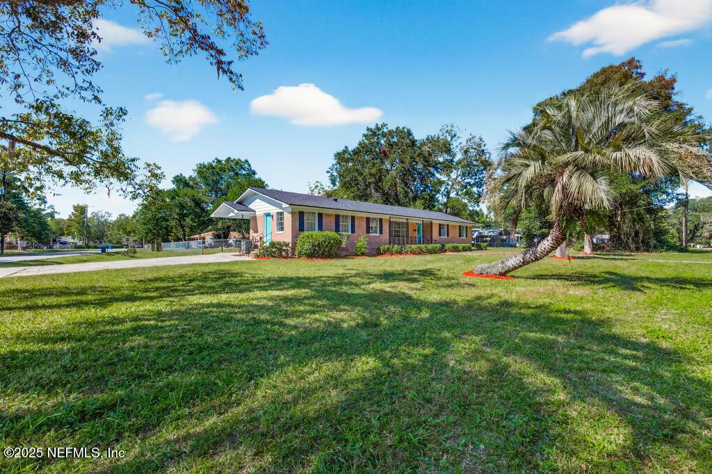 9414 CARBONDALE Drive E