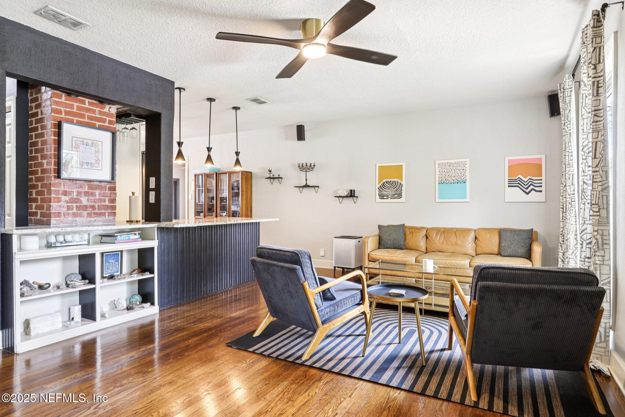 4241 LEXINGTON Avenue