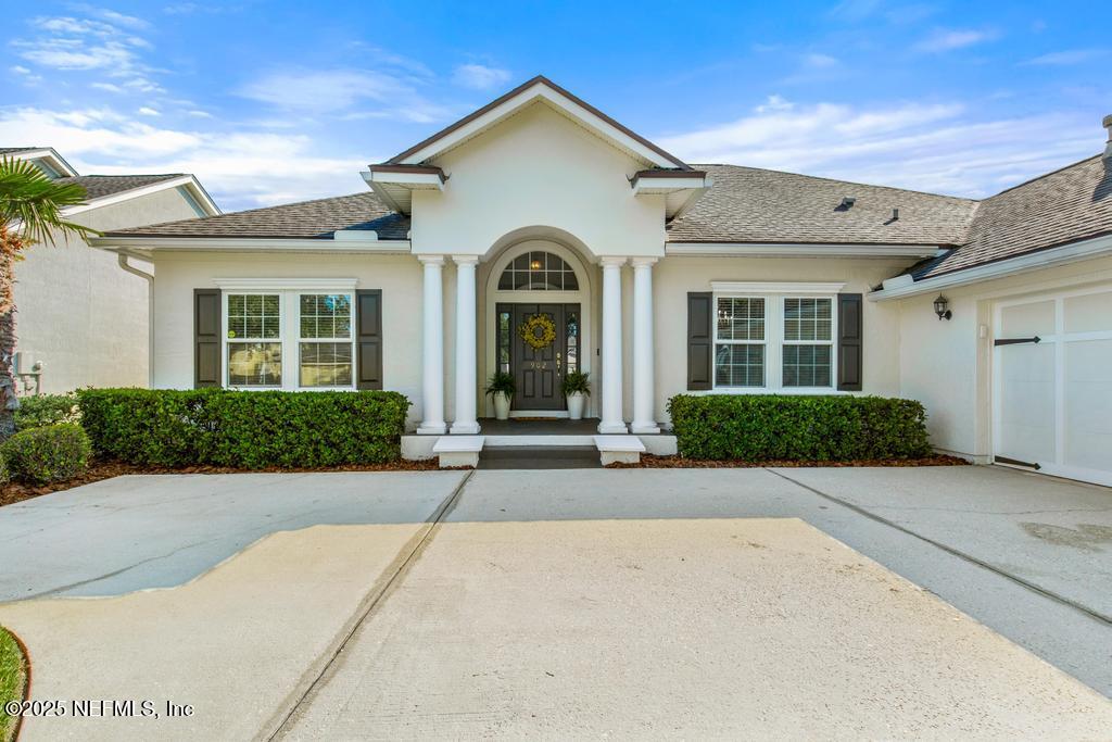 902 EAGLE POINT Drive