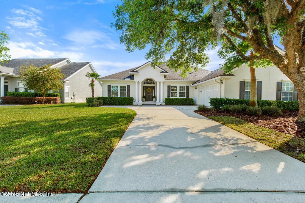 902 EAGLE POINT Drive