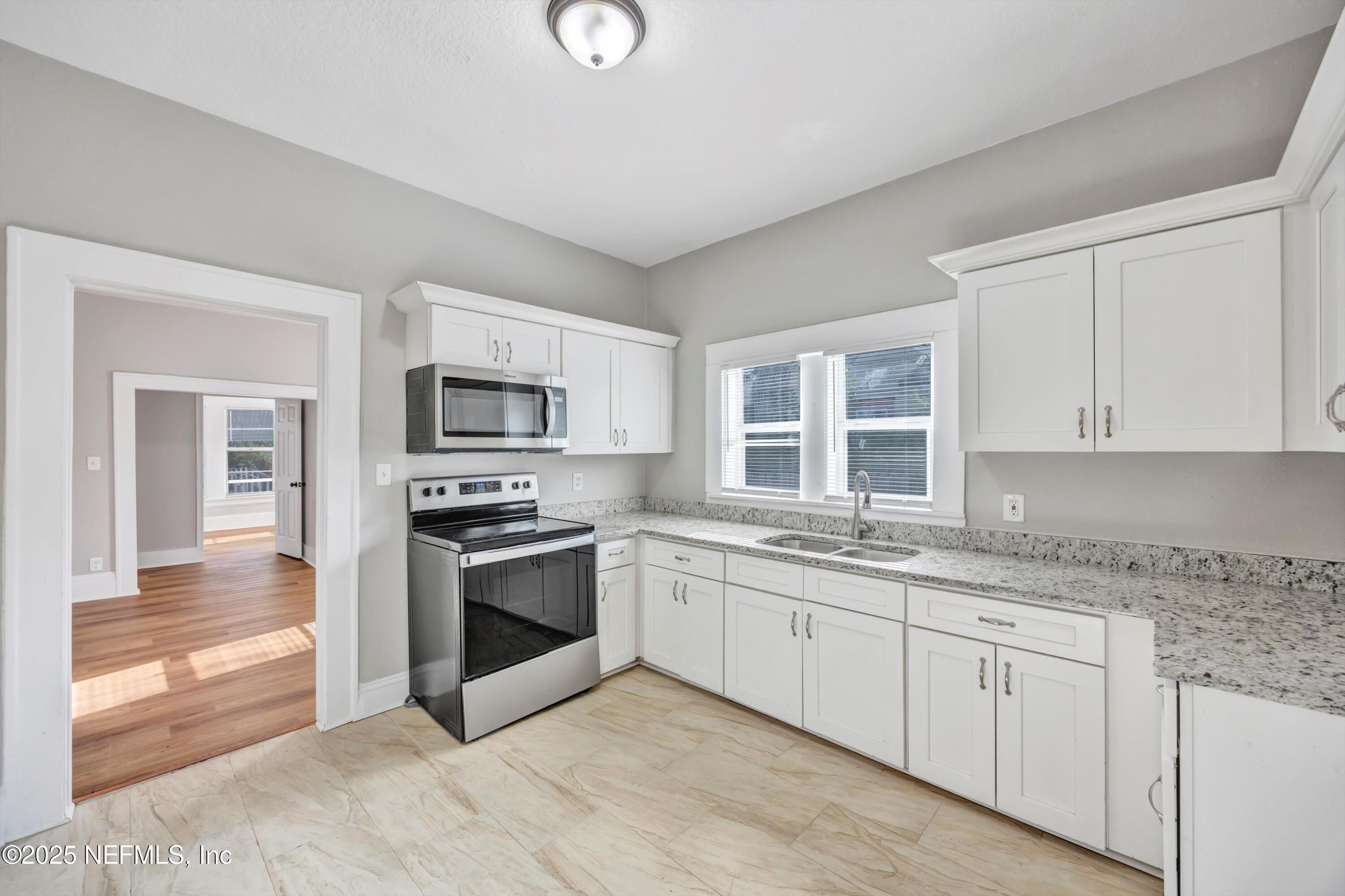 1124 E 14TH Street