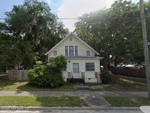 216 N SUMMIT Street Crescent City FL 32112