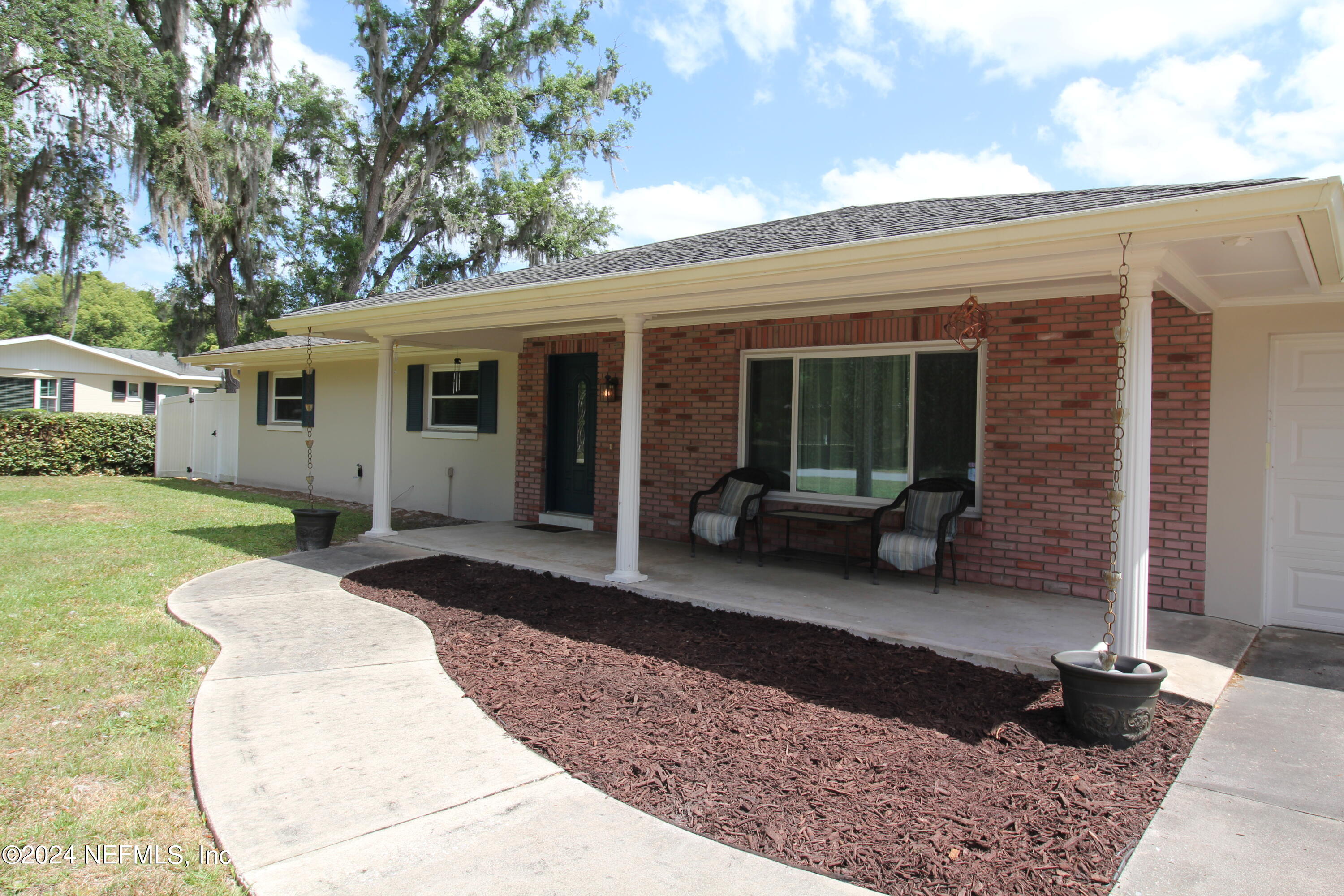 Deland, FL home for sale located at 1106 Crescent Parkway, Deland, FL 32724