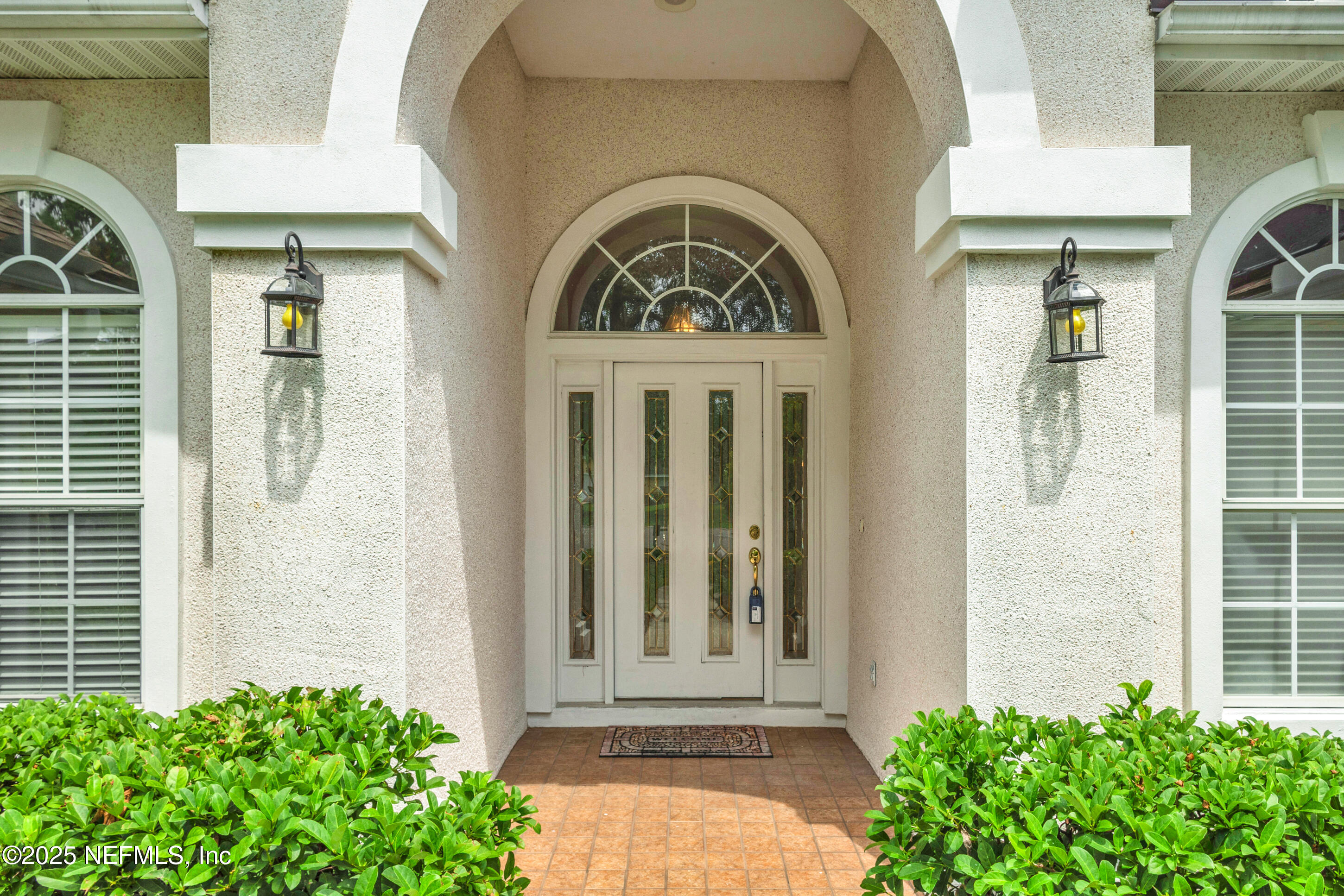 445 W MILL CHASE Court