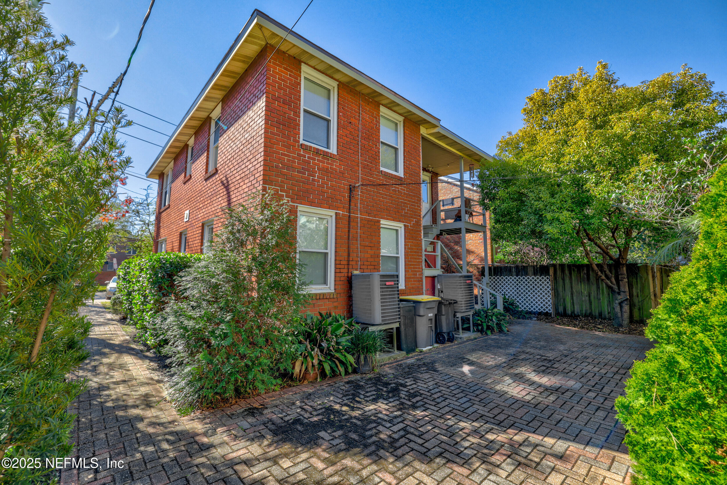 817 CEDAR Street