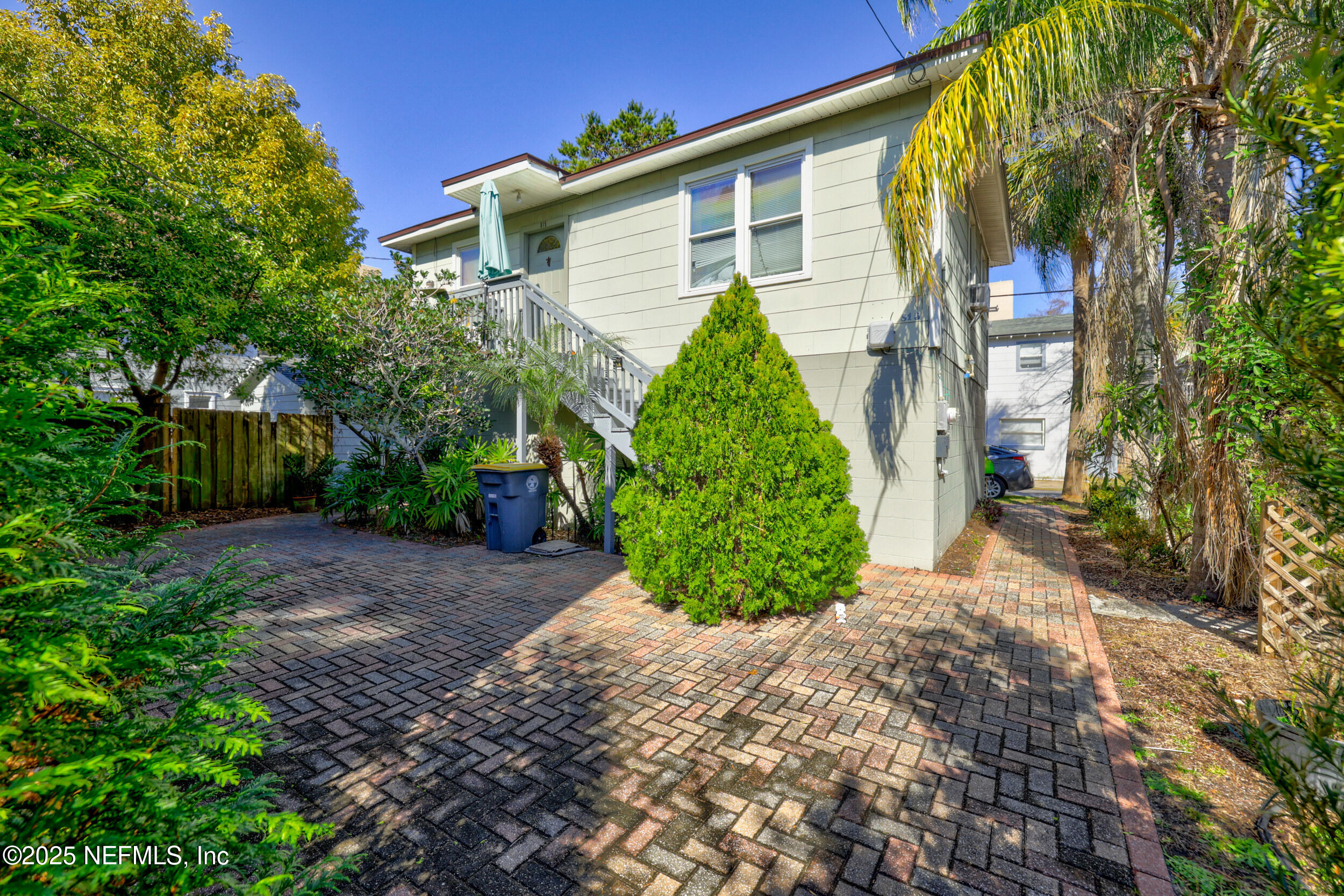 817 CEDAR Street