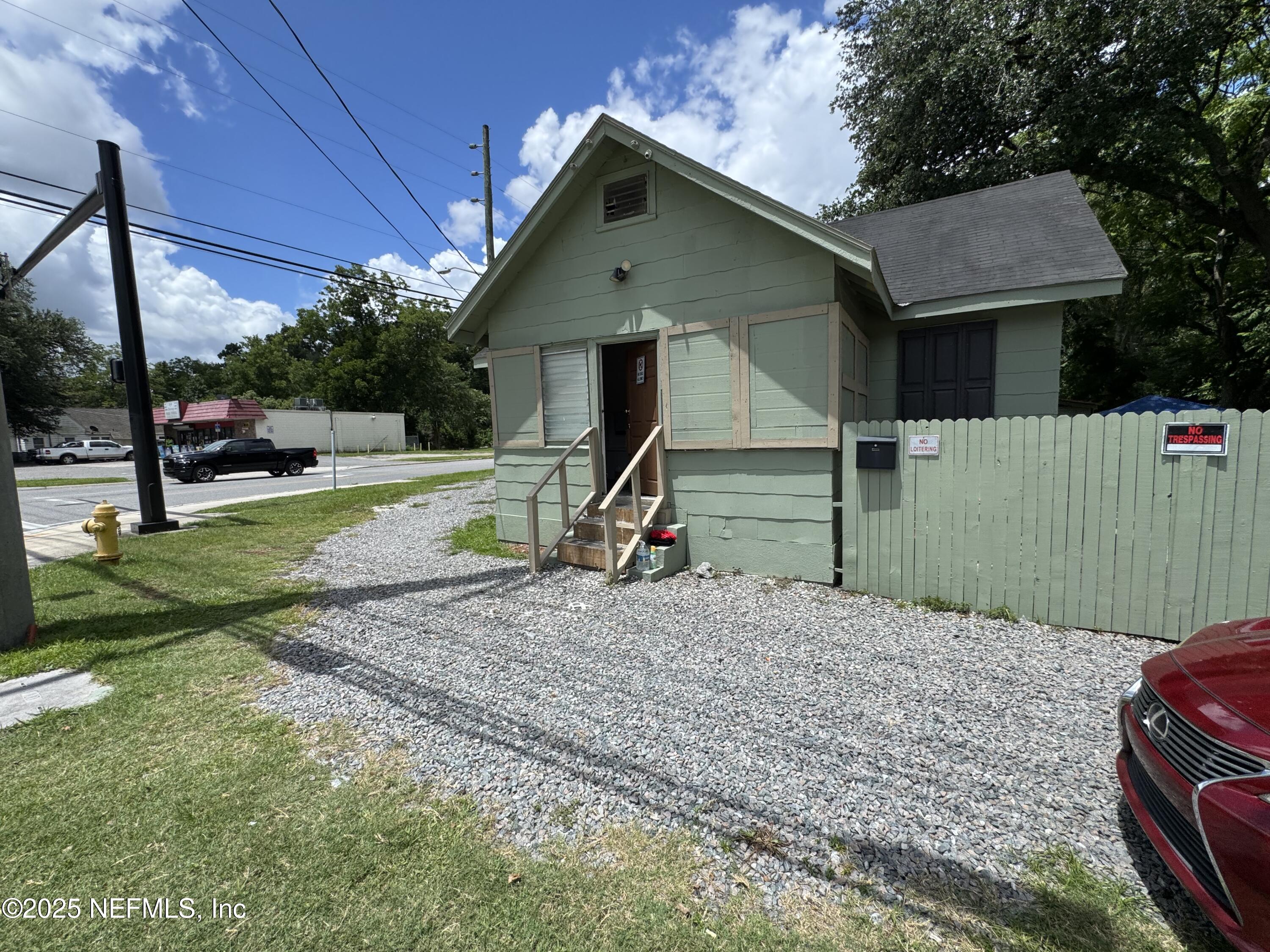 268 LANE Avenue