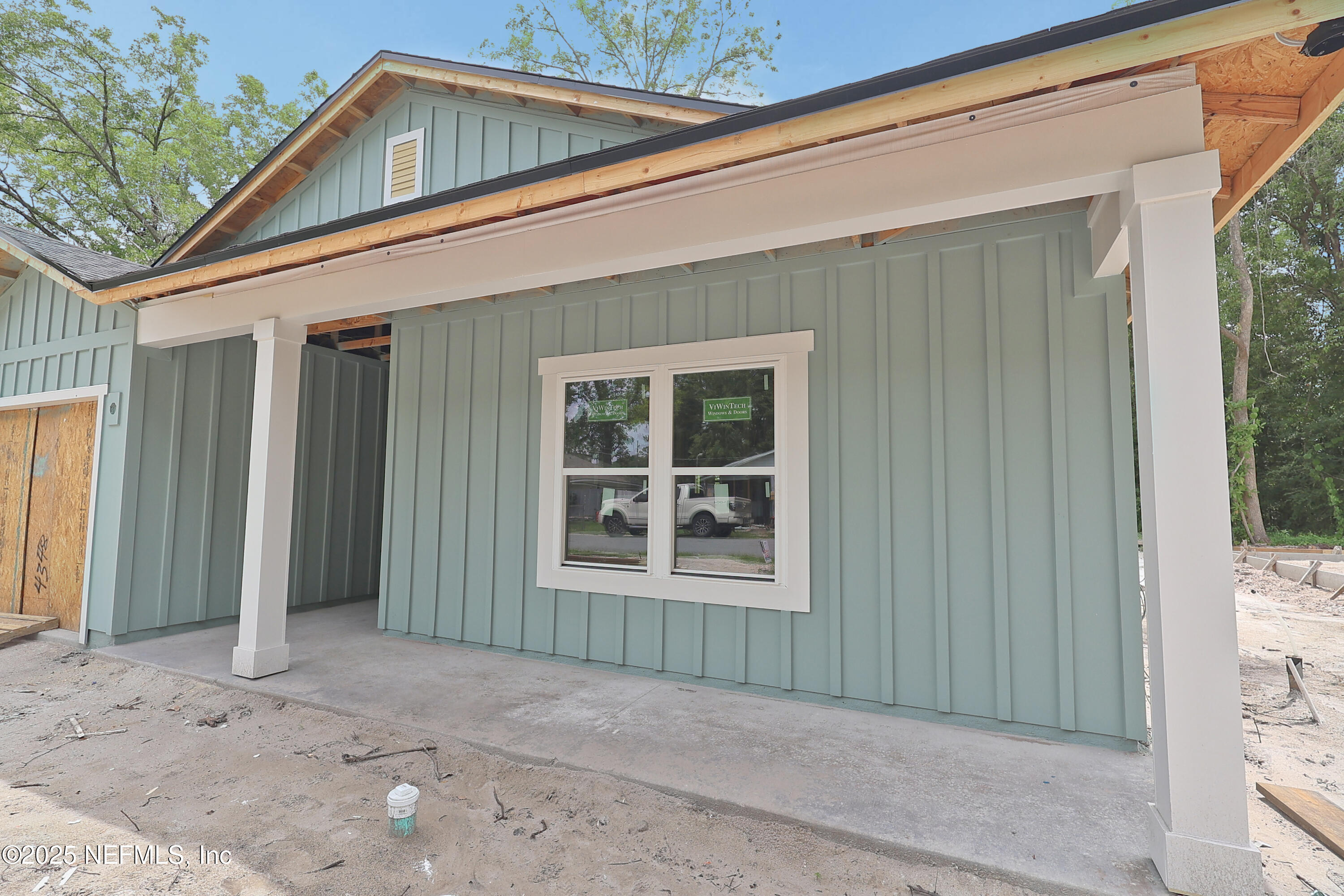 85 DELMONTE Street
