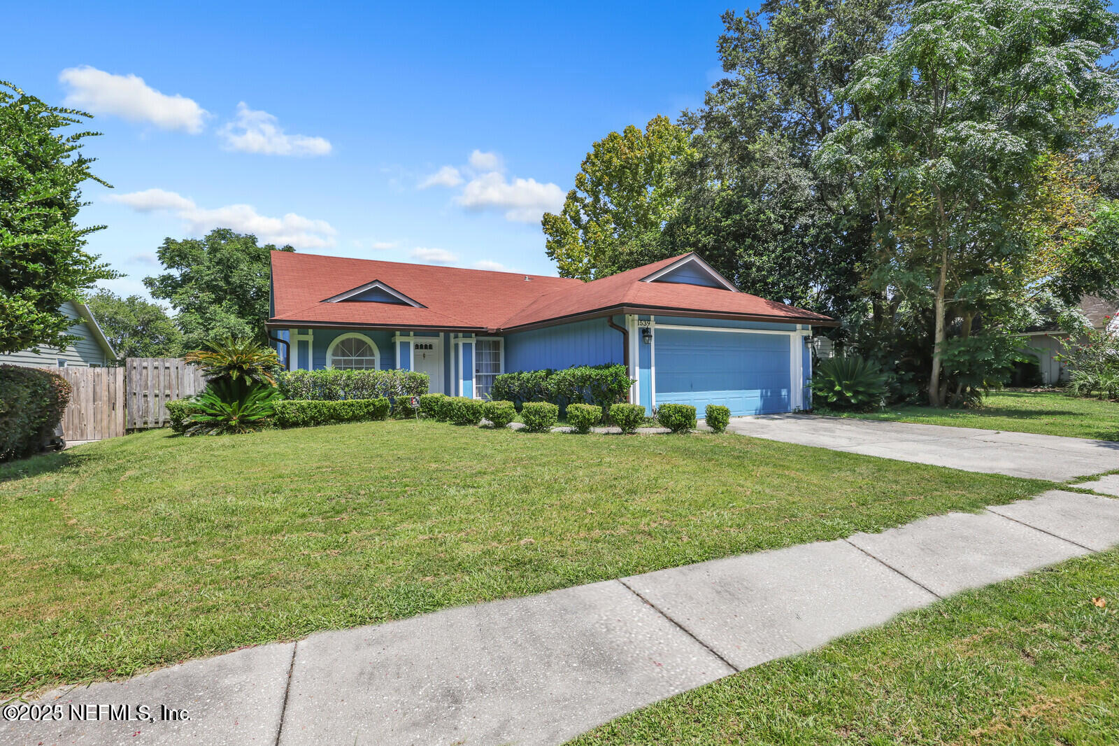 1539 MOUNTAIN LAKE Drive W