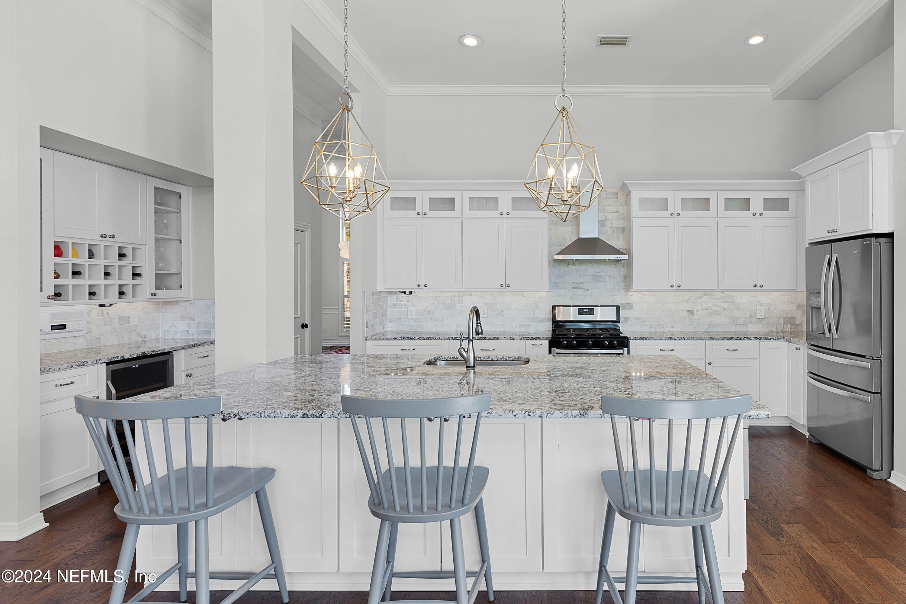 300 PLANTATION Circle