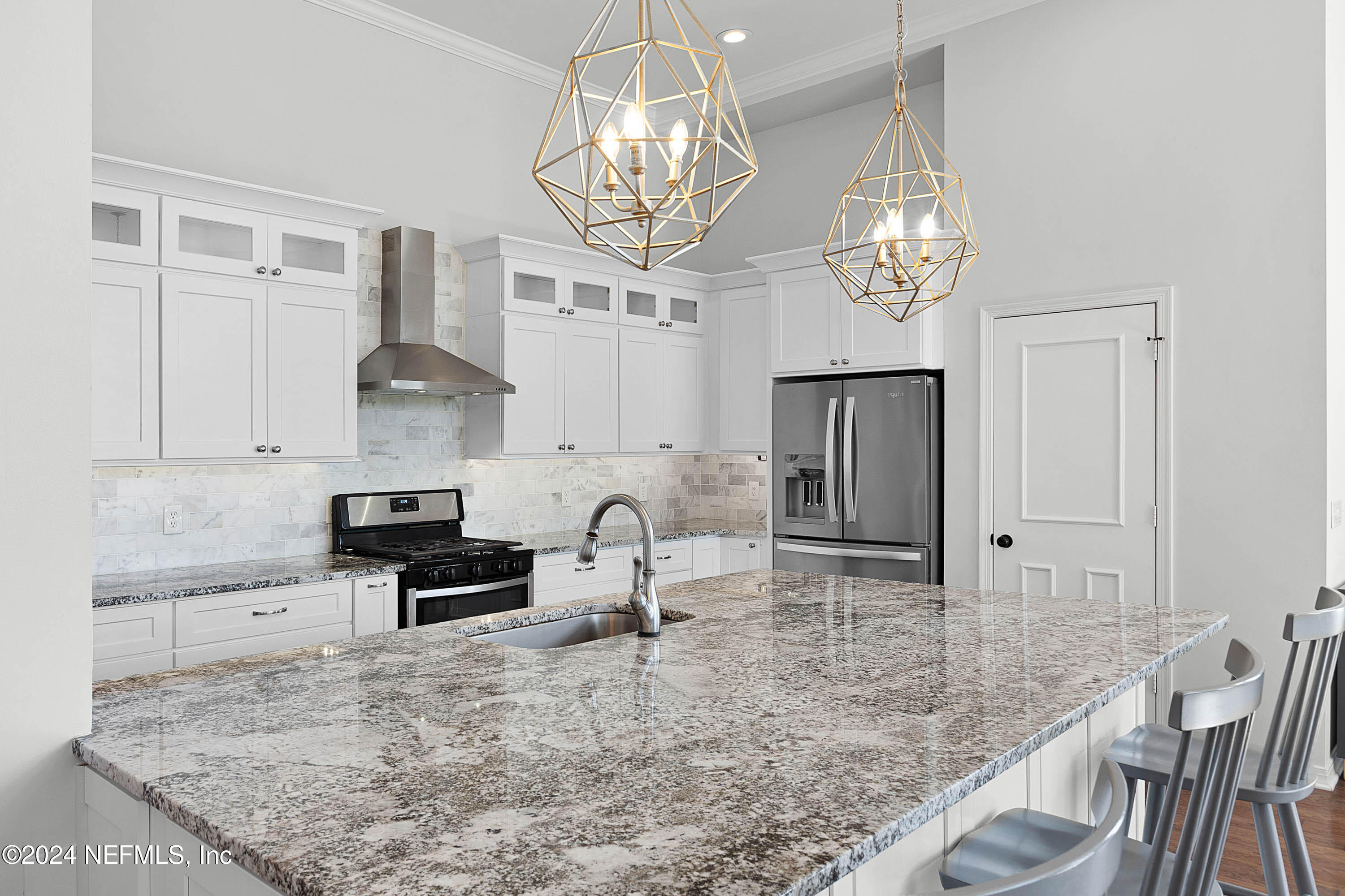 300 PLANTATION Circle