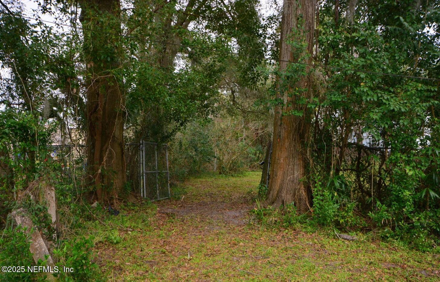 2467 ORMSBY Circle E