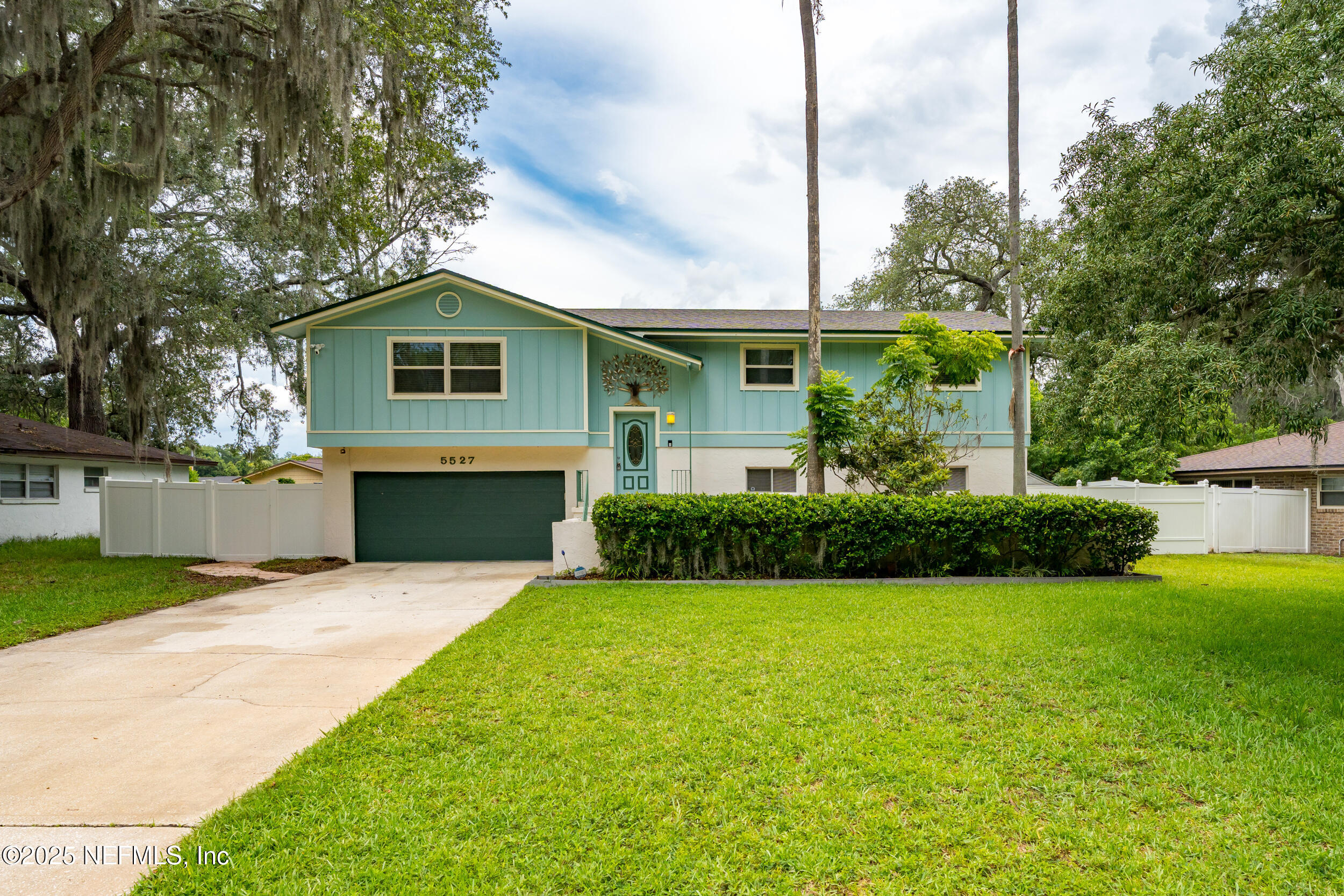 5527 FORREST Drive