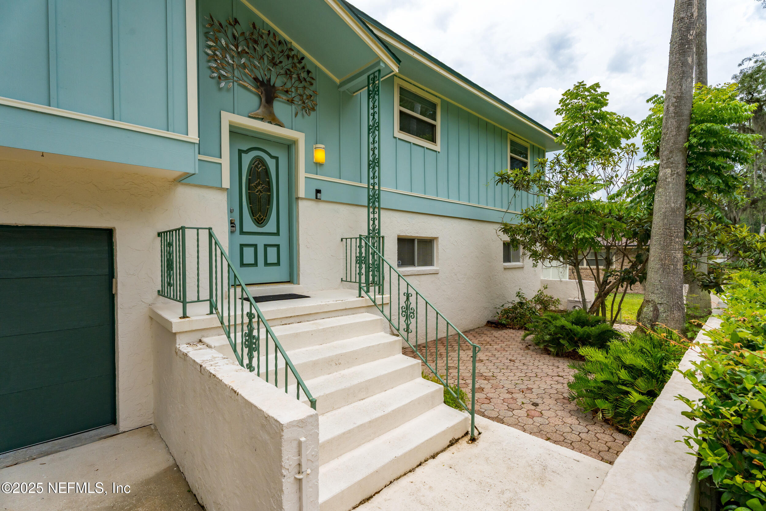 5527 FORREST Drive