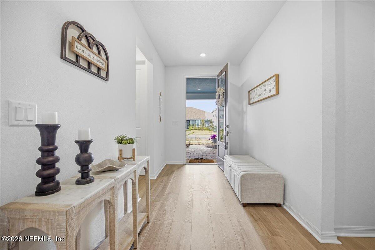 942 ROOSTER HOLLOW Way