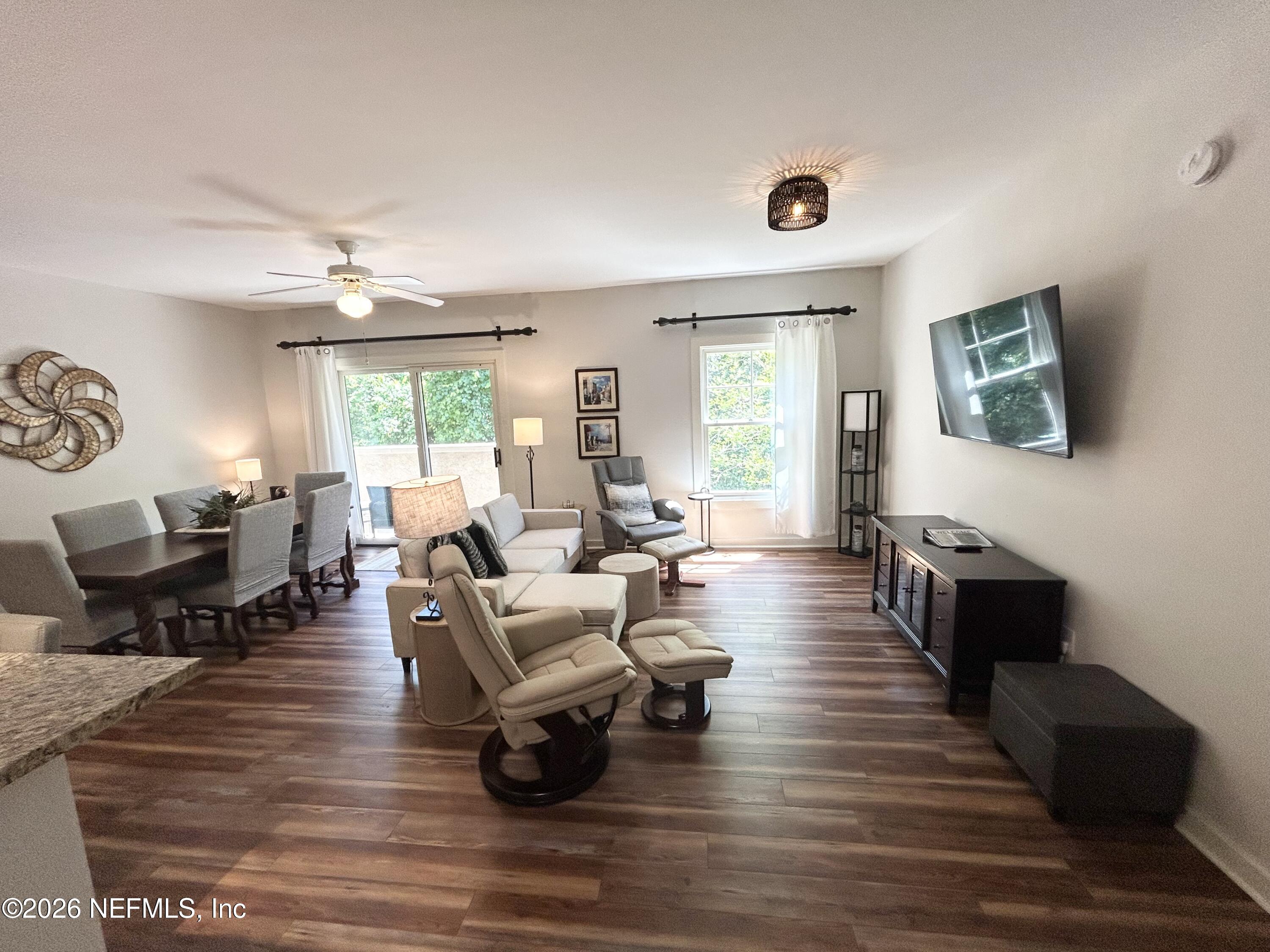 965 REGISTRY Boulevard 211