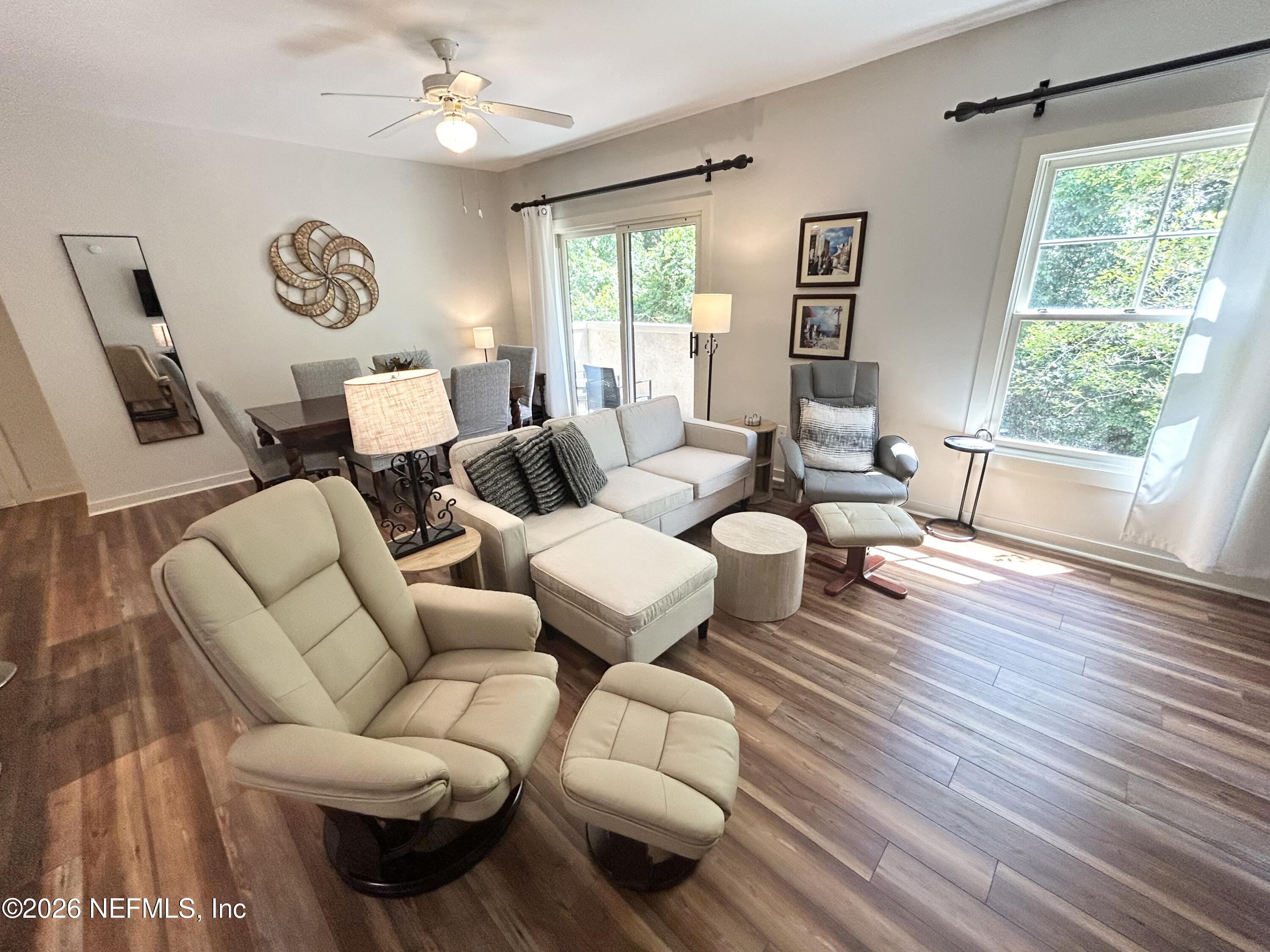 965 REGISTRY Boulevard 211