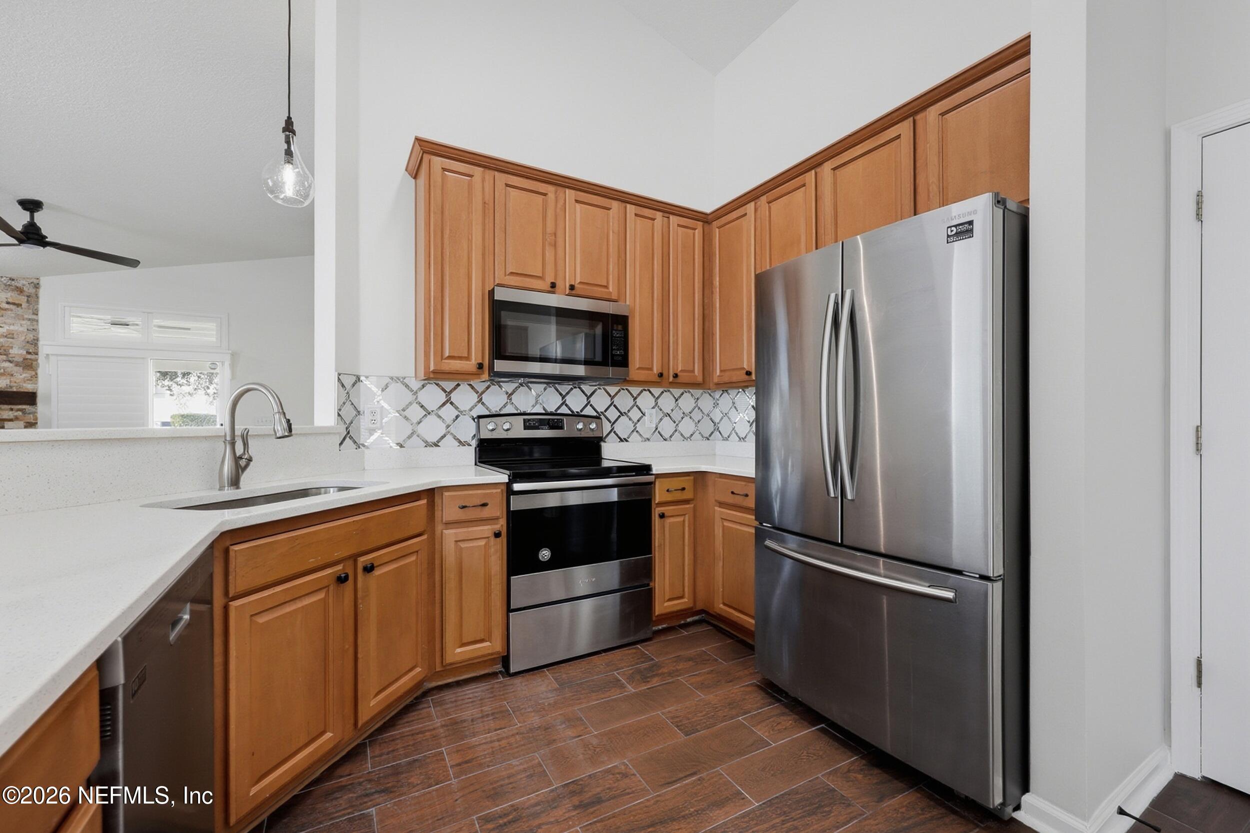 1806 FOREST CREEK Drive