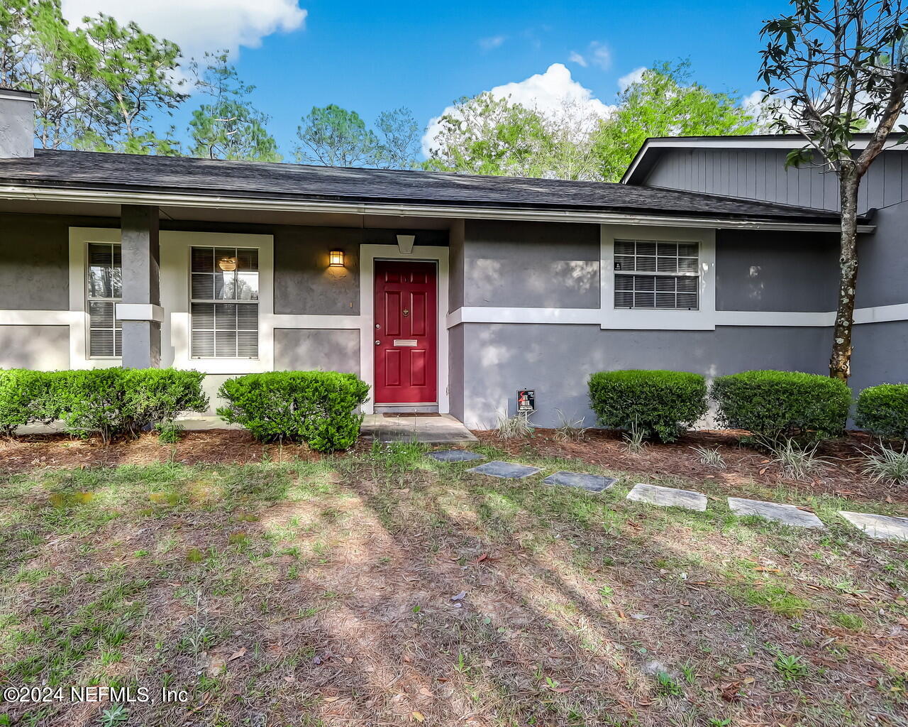 Middleburg, FL home for sale located at 16 N Dolphin Avenue, Middleburg, FL 32068