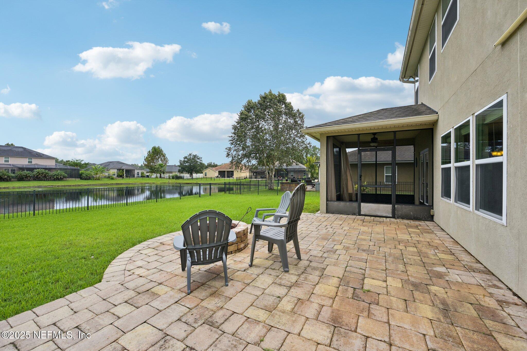 542 E KINGS COLLEGE Drive