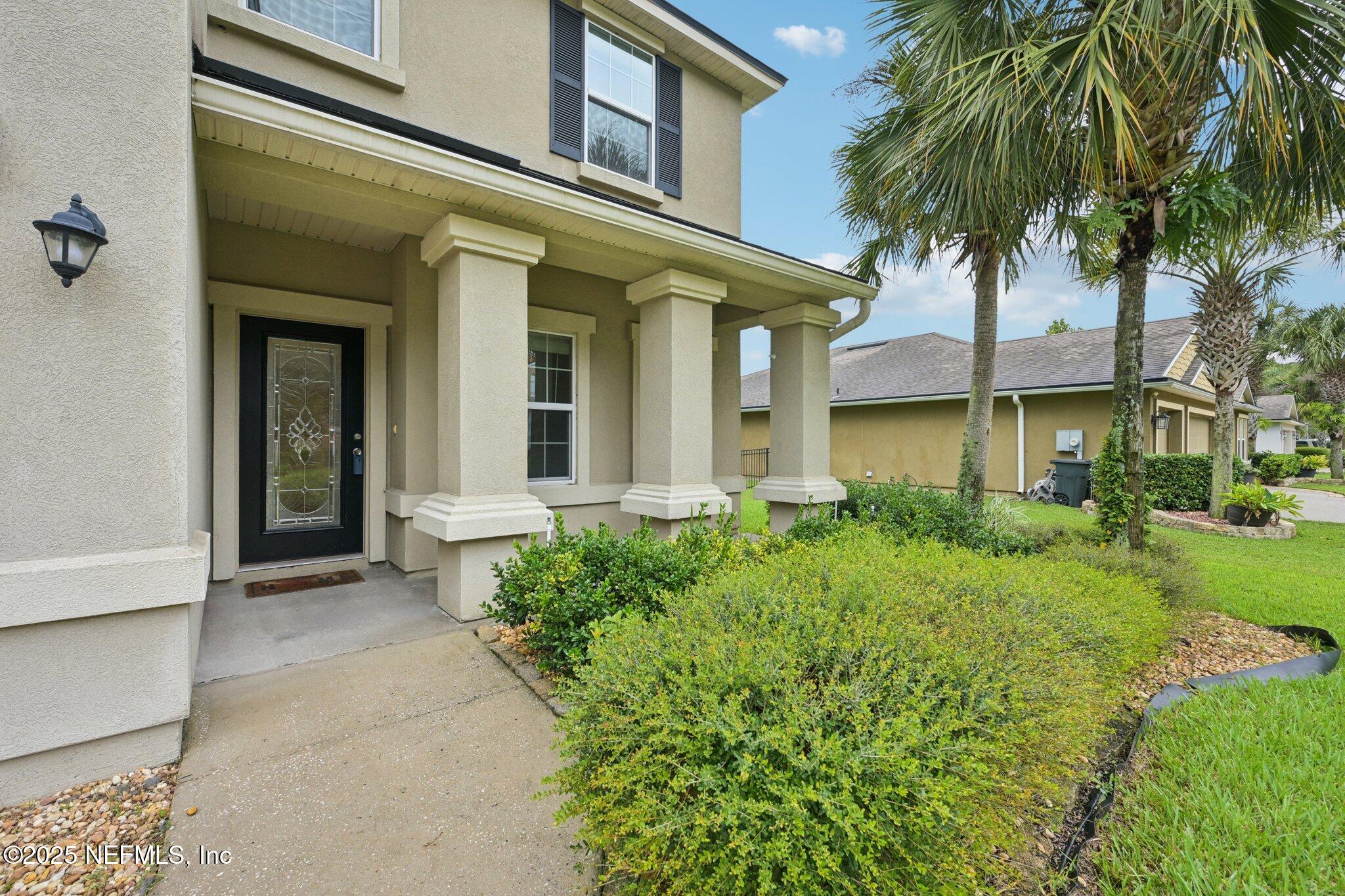 542 E KINGS COLLEGE Drive