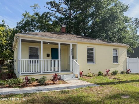 Photo of 2105 KINGSWOOD Road, Jacksonville, FL 32207 (MLS # 2143308)