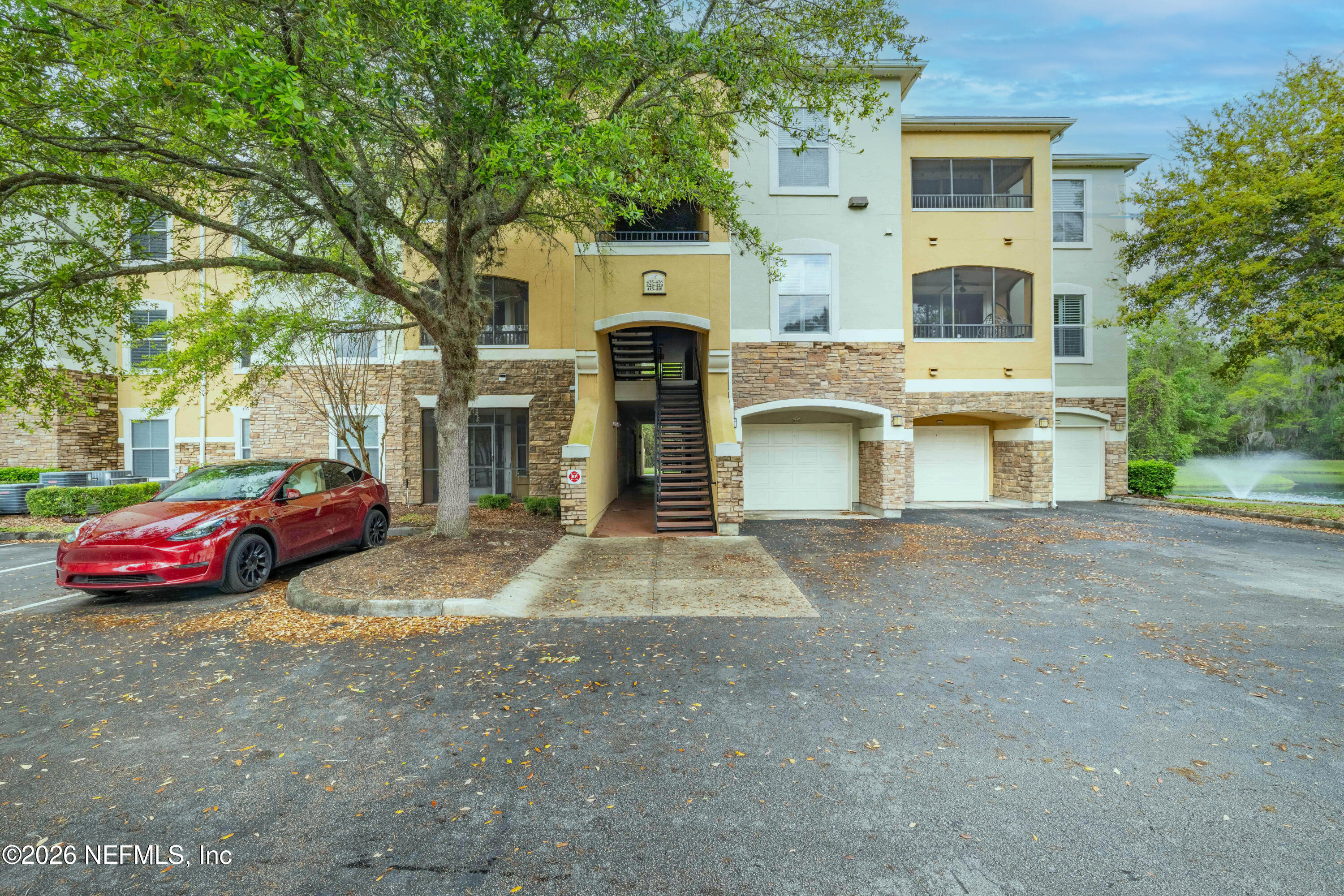 8539 GATE Parkway W 438