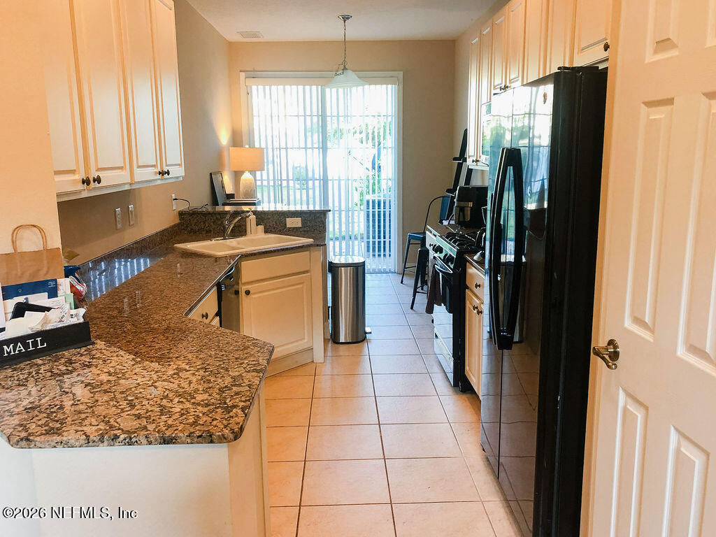 523 HEDGEWOOD Drive