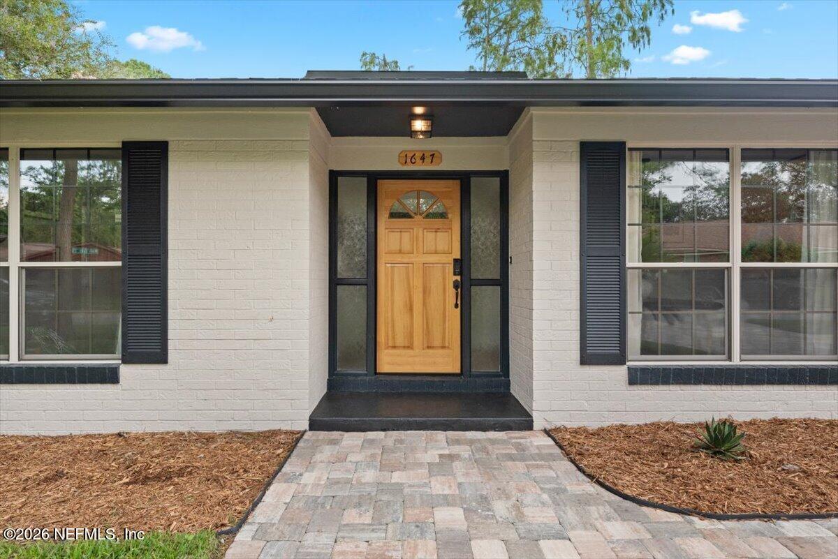 1647 WINDY OAKS Drive W