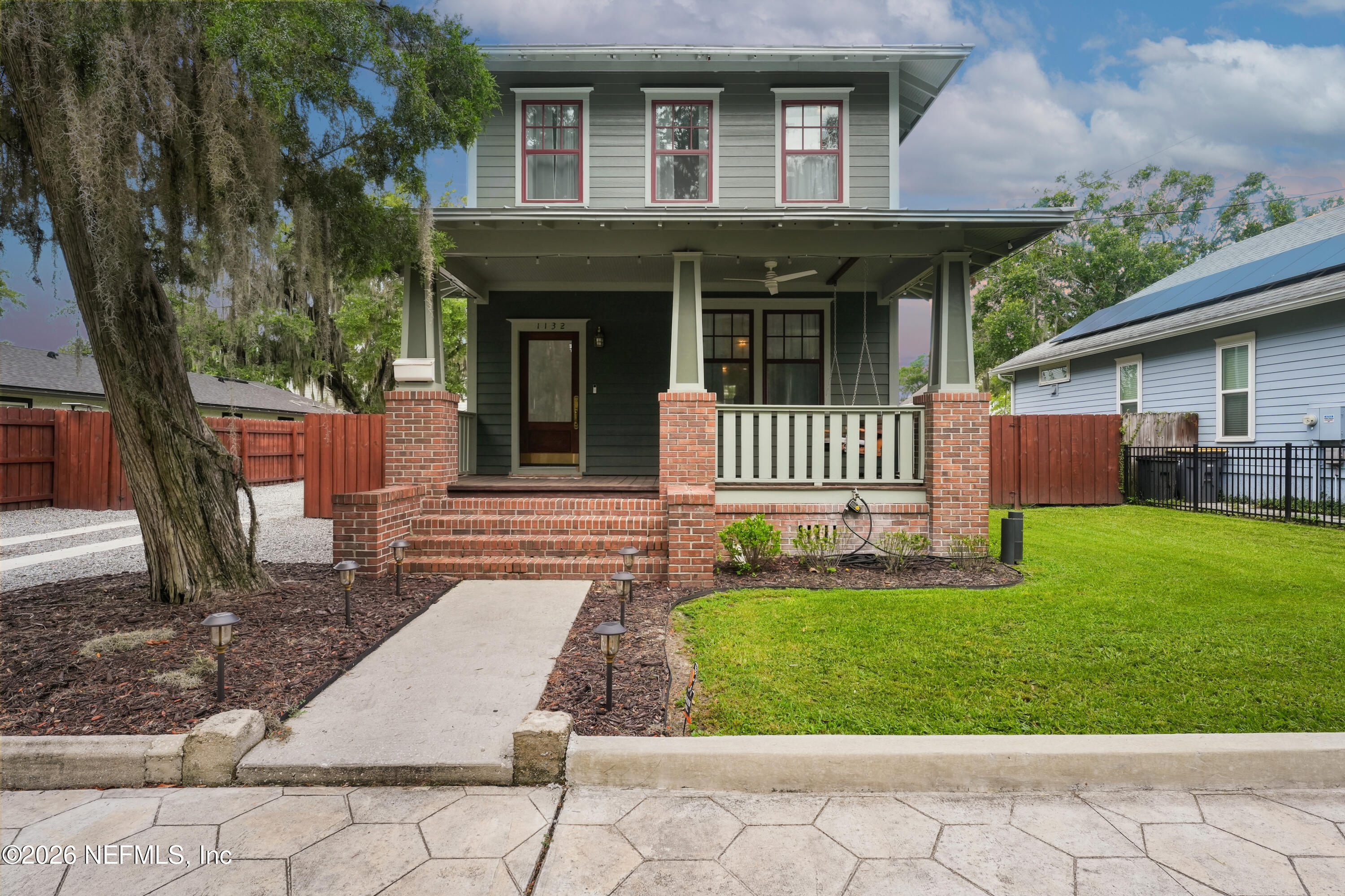 1132 N MARKET Street