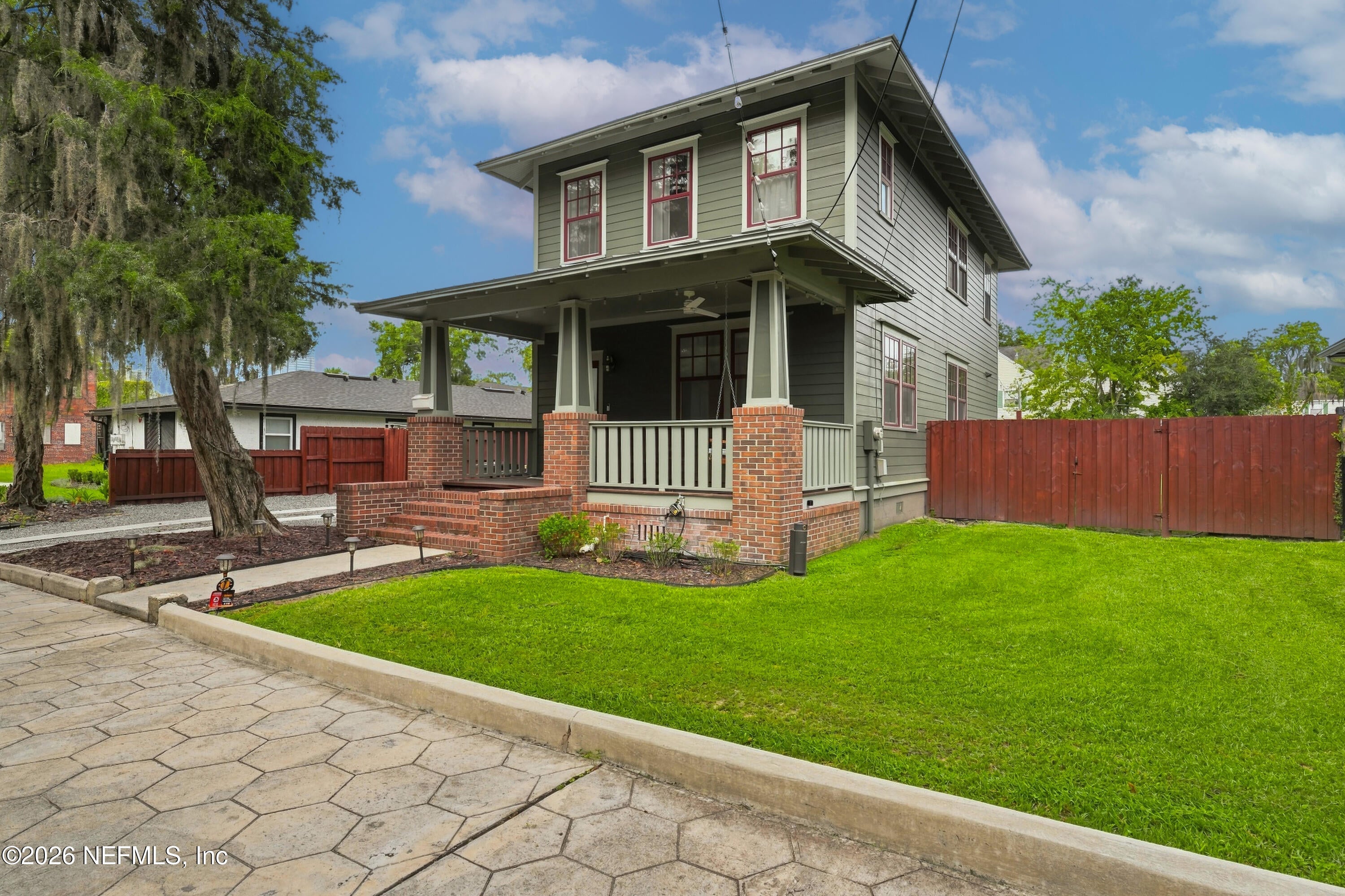 1132 N MARKET Street