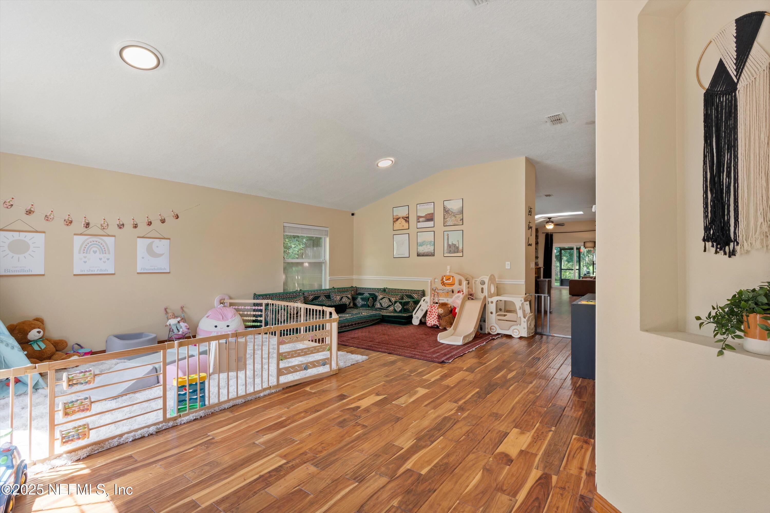 1665 AUSTIN Lane
