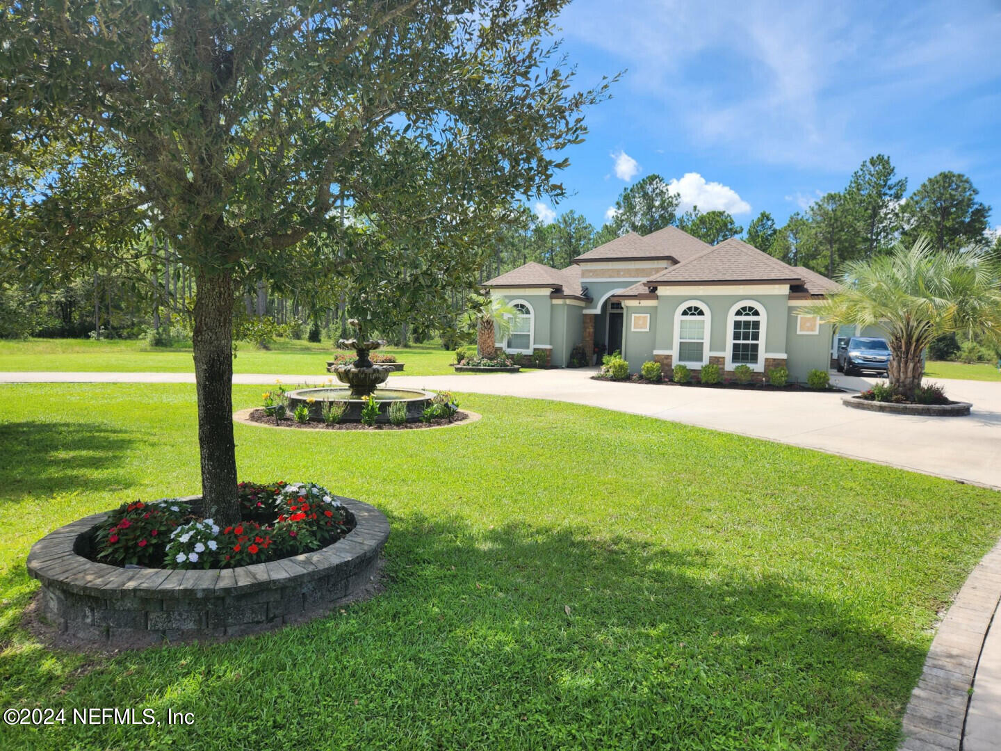 Jacksonville, FL home for sale located at 9890 Kings Crossing Drive, Jacksonville, FL 32219