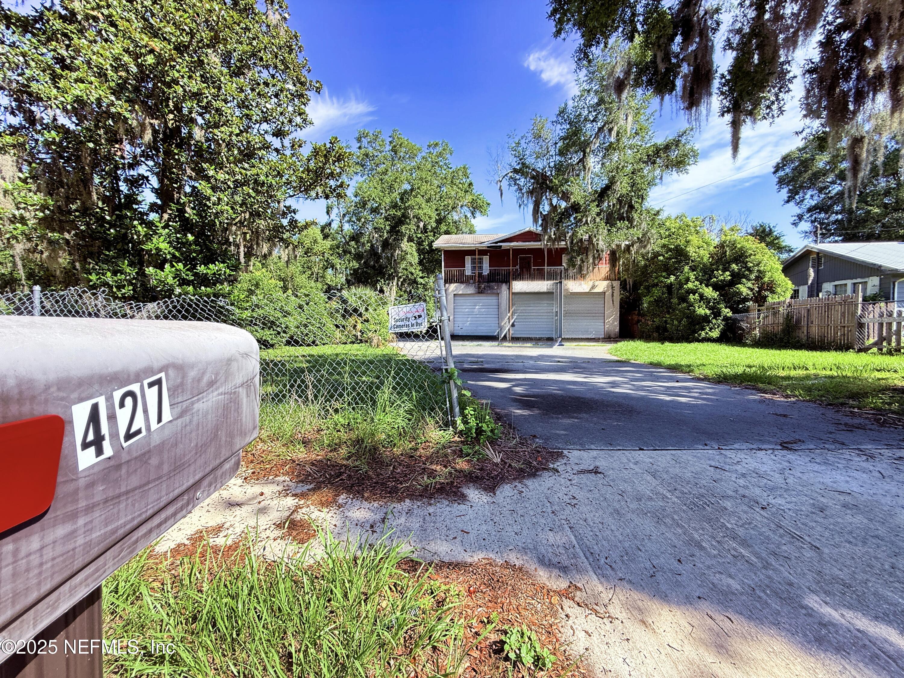427 CRESTWOOD Street