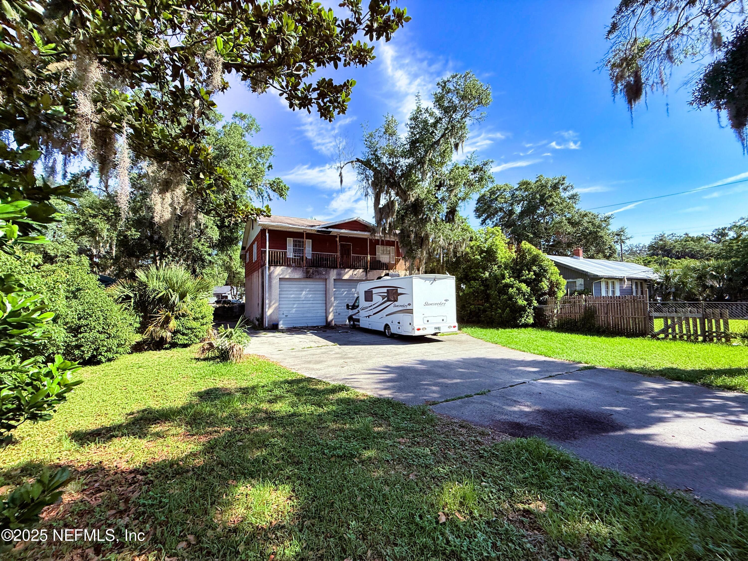 427 CRESTWOOD Street
