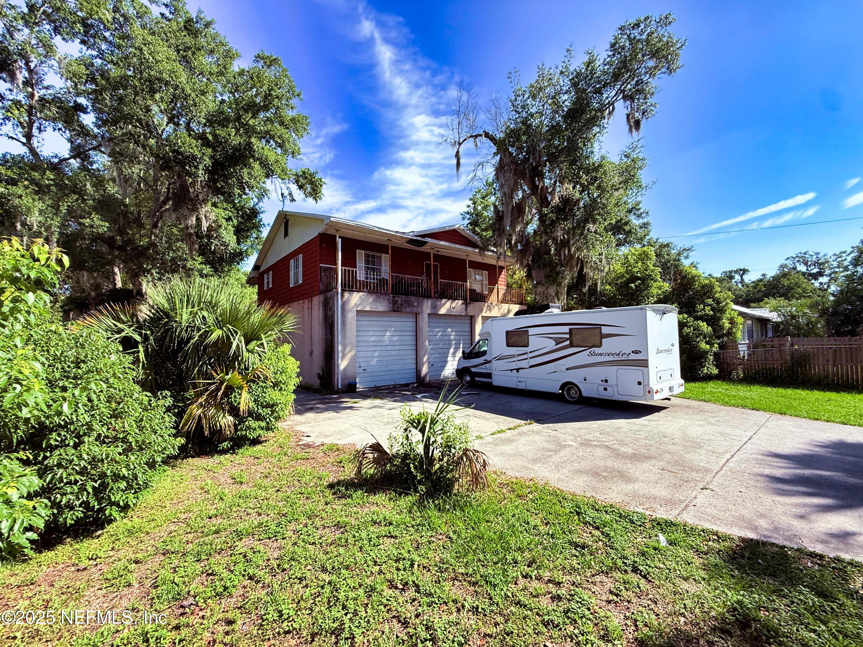 427 CRESTWOOD Street