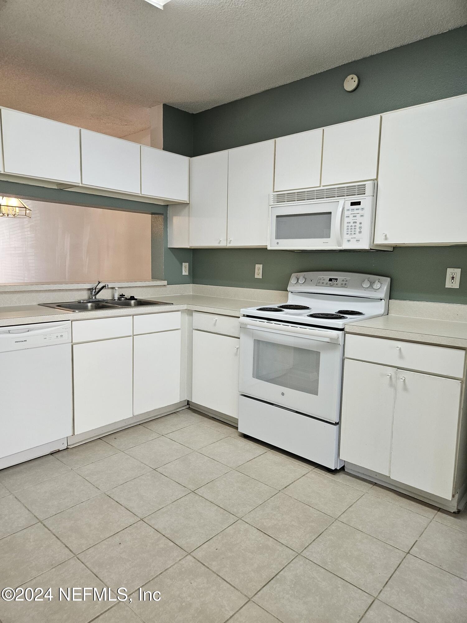 12311 KENSINGTON LAKES Drive 1102